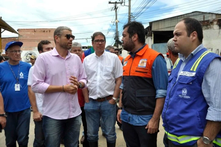 Rodrigo Drable e governador em exercício visitam bairro Nova Esperança