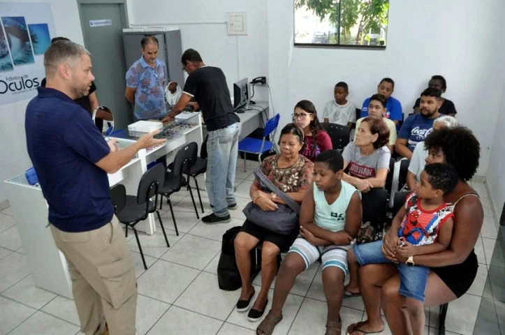 Óculos são entregues para jovens e idosos na Fábrica de Óculos de Barra Mansa