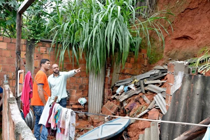 Prefeitura de Volta Redonda fiscaliza imóveis atingidos pela chuva no final de semana