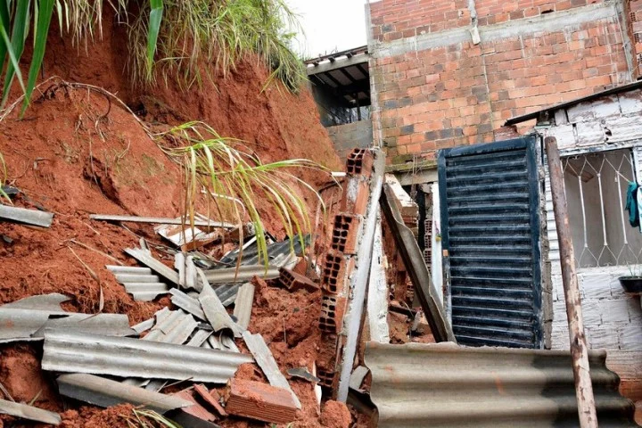 Prefeitura de Volta Redonda fiscaliza imóveis atingidos pela chuva no final de semana