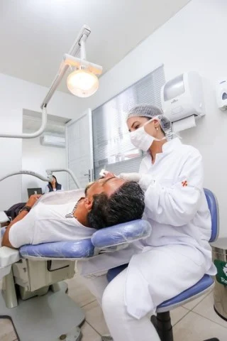 Mais de 5,1 mil procedimentos dentários gratuitos foram realizados na via Dutra no posto odontológico, em 2019