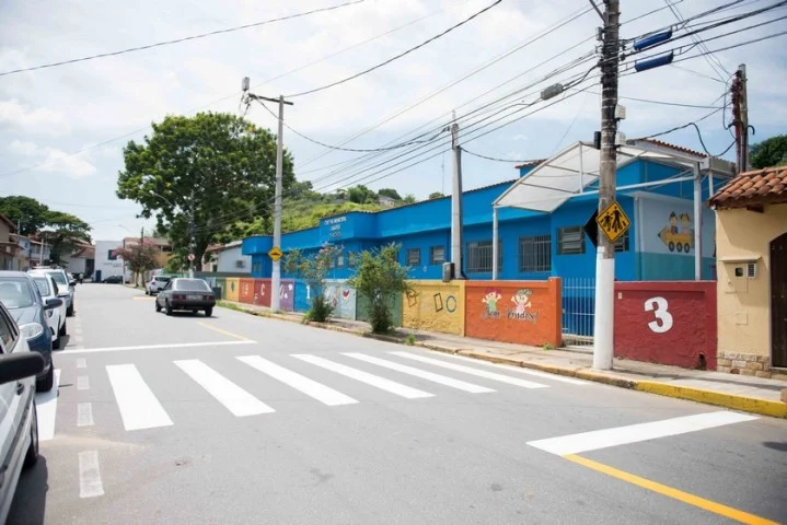 Prefeitura de Resende revitaliza faixas de pedestres nas imediações de unidades de ensino