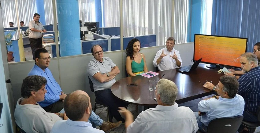 Prefeitura debate VR Parking com comerciantes