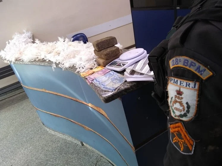 Farta apreensão de drogas na Vila Delgado em Barra Mansa