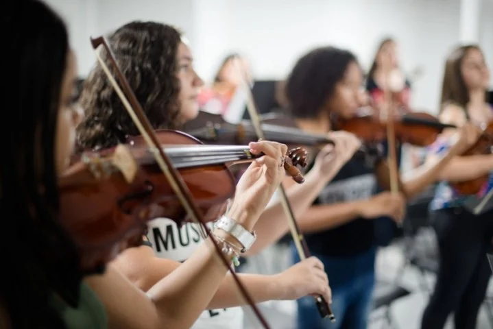 Alunos e professores do Volta Redonda Cidade da Música se especializam em universidades federais