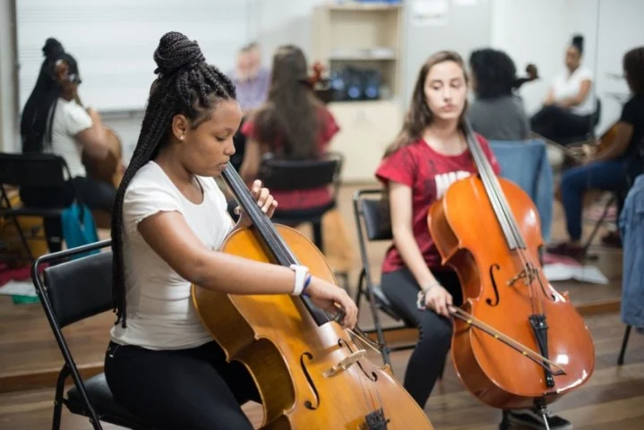 Alunos e professores do Volta Redonda Cidade da Música se especializam em universidades federais