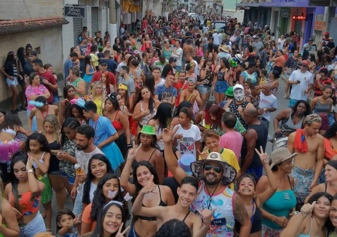 Segundo dia de Carnaval em Barra Mansa é sucesso total