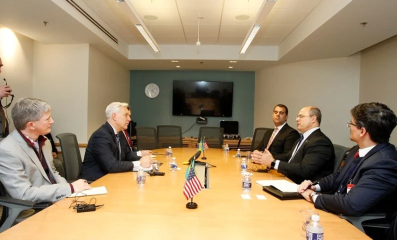 Em Washington, governador apresenta ações de segurança e desenvolvimento em seminário