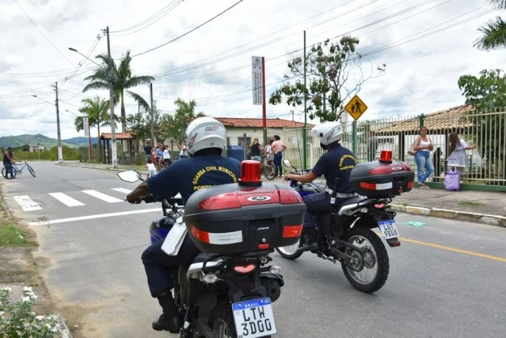 Novas motocicletas auxiliam ronda escolar de Porto Real