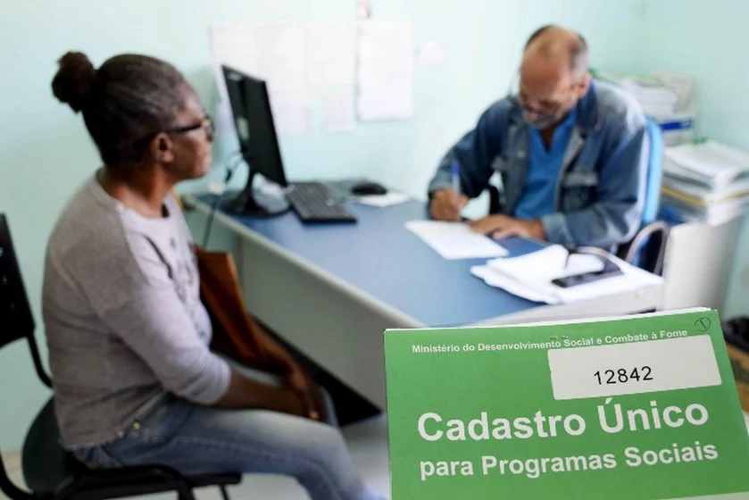 Resende reforça importância de verificar fontes oficiais para evitar fake news sobre a pandemia do covid-19