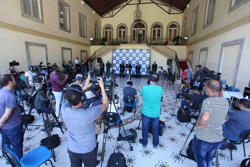 Governador anuncia mutirão humanitário para distribuir 1 milhão de cestas básicas à população carente do estado