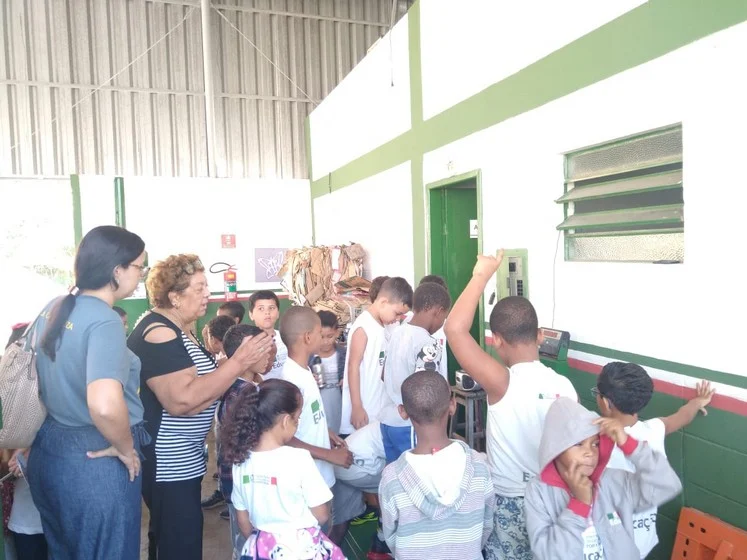 Reciclagem e sistema monetário: alunos da Rede Municipal de Porto Real desenvolvem projeto interdisciplinar 