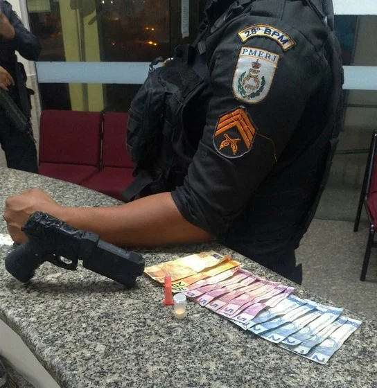 Policiais Militares prendem autor de roubo em lanchonete no bairro aterrado em volta redonda