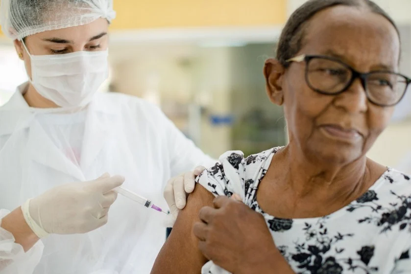 VOLTA REDONDA ESGOSTA 11 MIL VACINAS