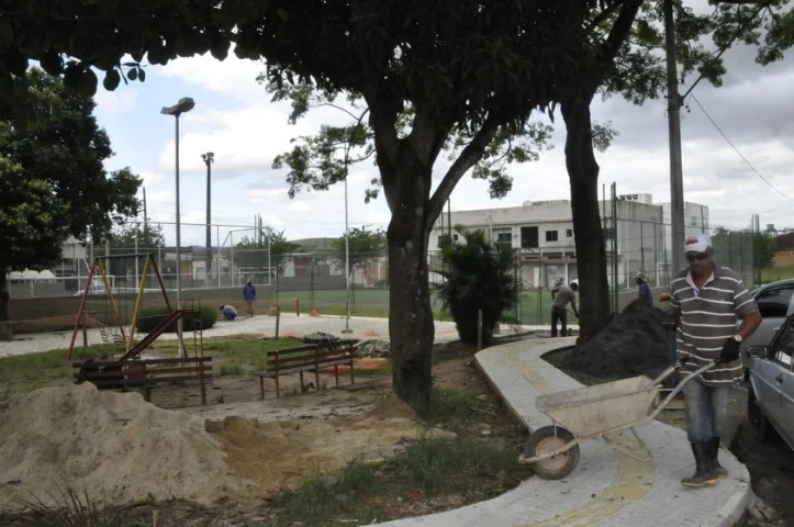 Obra de reforma do campo society e quadra do São Jorge em Pinheiral deve ser entregue em até 45 dias.