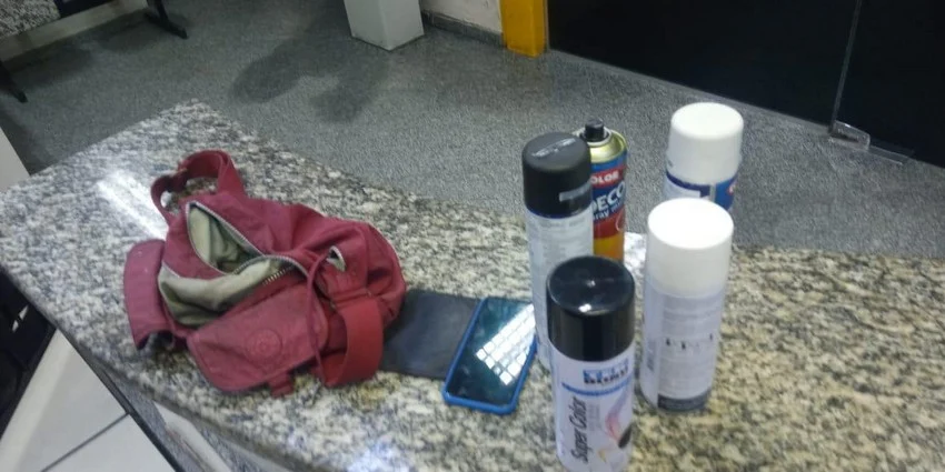 Pichador é detido após pichar prédio no Centro de Barra Mansa