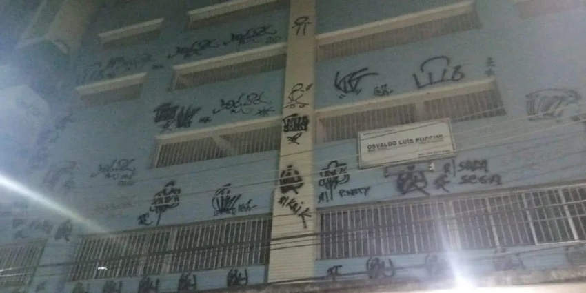 Pichador é detido após pichar prédio no Centro de Barra Mansa  