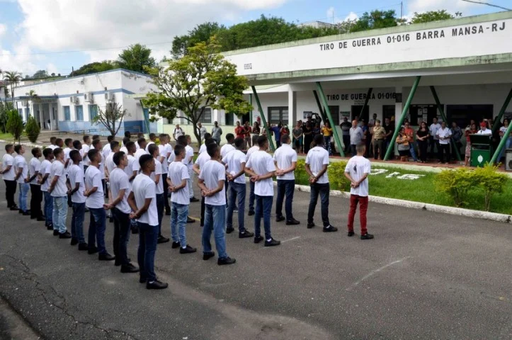 Tiro de Guerra de Barra Mansa realiza aula inaugural aos novos atiradores