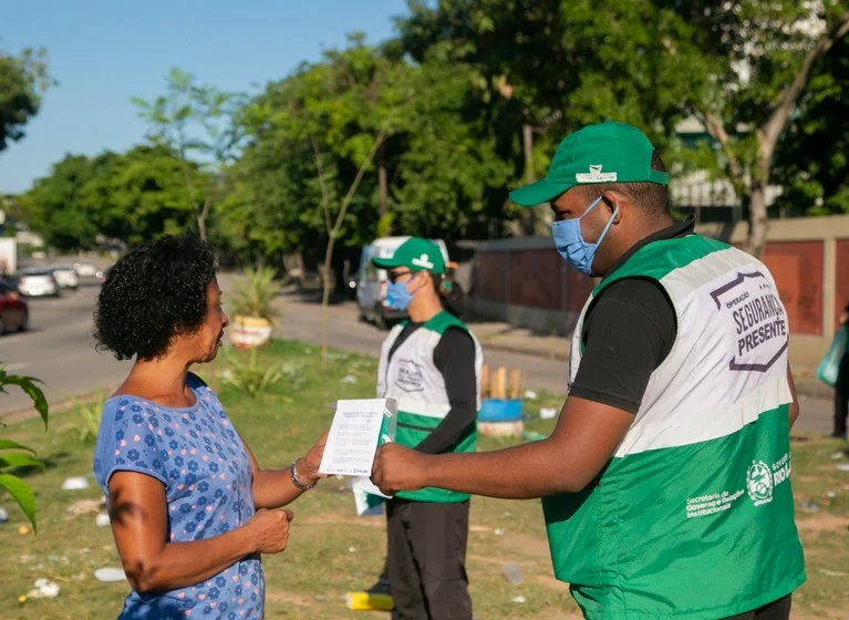 Operação Segurança Presente e RioSolidario distribuem máscaras de proteção ao novo Coronavírus