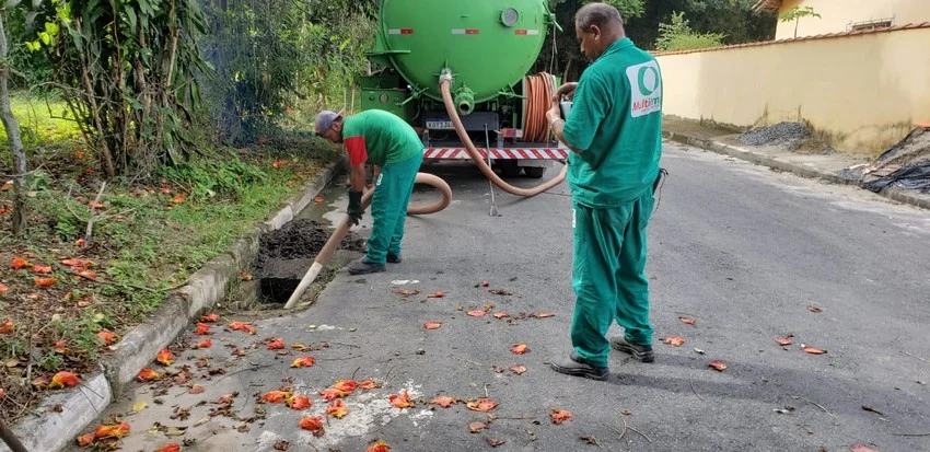 PREFEITURA SEGUE COM MANUTENÇÃO E LIMPEZA DE BUEIROS EM RESENDE