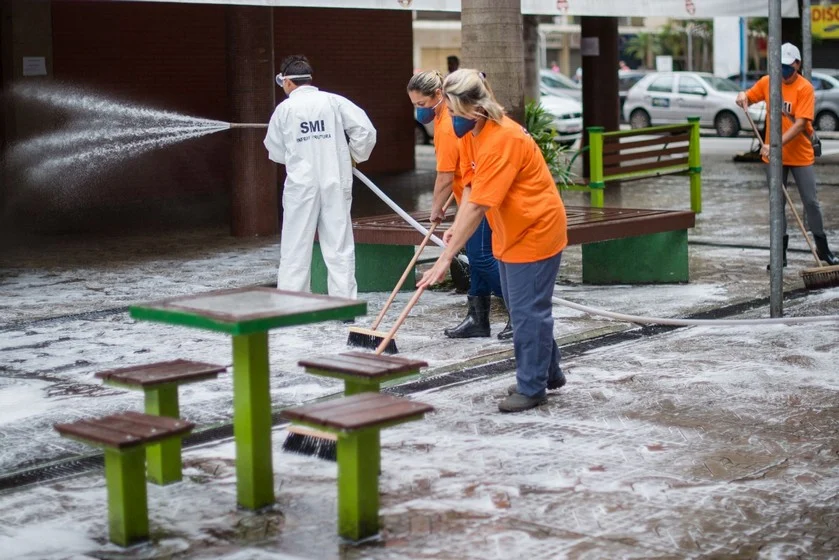 Prefeitura de Volta Redonda realiza higienização na Vila Santa Cecília