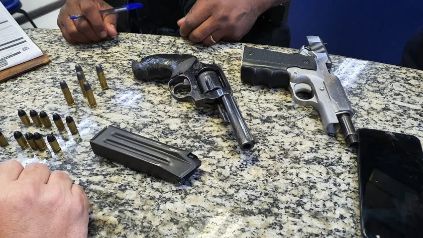 Em menos de meio hora PM recupera carro roubado e liberta refém em Barra Mansa