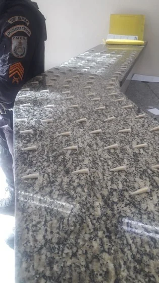 PM prende dois homens com 5Kg de drogas em Volta Redonda