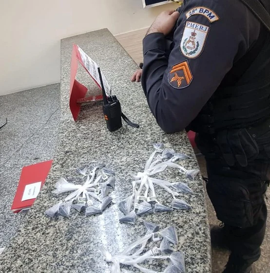 PM prende suspeito de tráfico de drogas em Volta Redonda