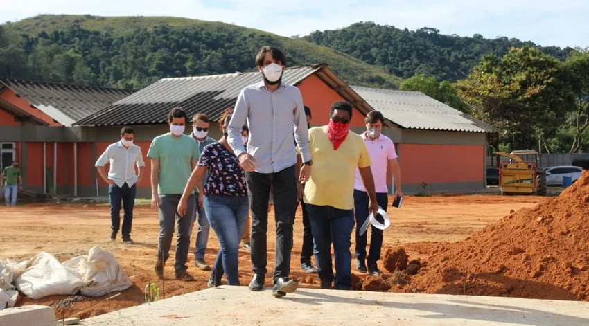 Prefeito Samuca Silva visita obras do Jardim Botânico