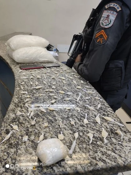 PM prende 3 por suspeita de tráfico de drogas em Barra Mansa