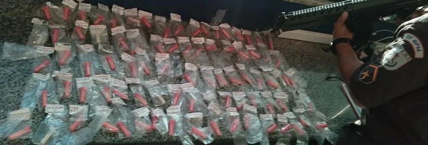 Apreensão de Materiais do Trafico no condomínio Inga I do Bairro Santa Cruz em Volta Redonda