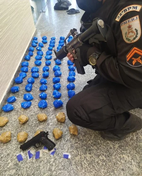 Apreensão de materiais de traficantes no bairro Jardim Cidade do Aço Volta Redonda