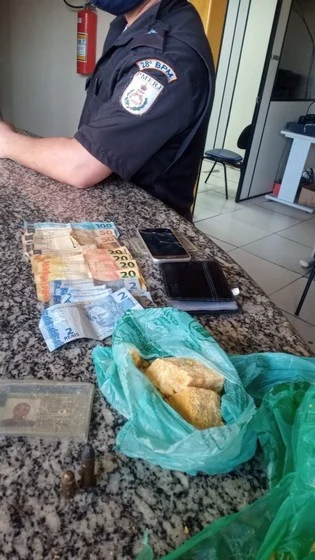 apreensao de pedras de pasta base de cocaina pela pm