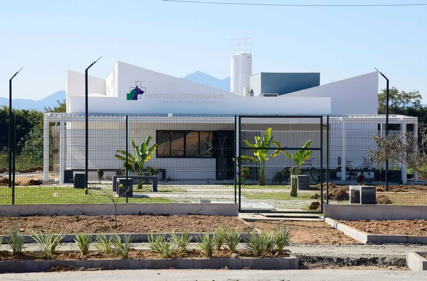 Hospital veterinário de Resende recebe mobília