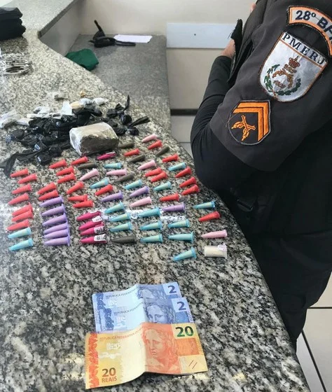 apreensao de dois homens por trafico no bairro santa isabel