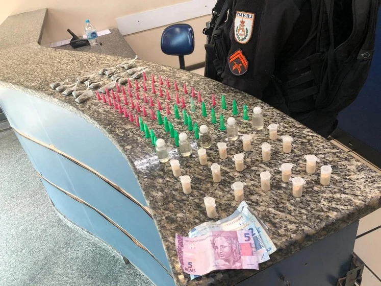 Apreensão por tráfico de drogas no bairro paraíso em Barra Mansa