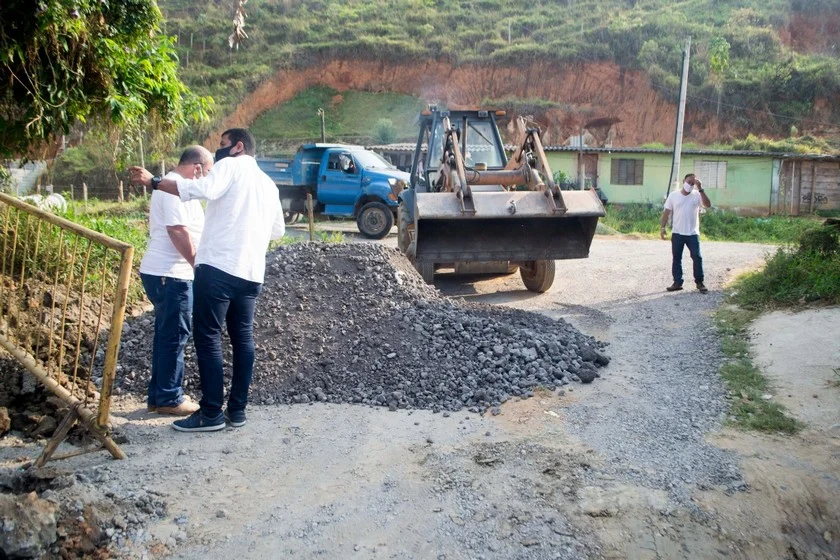 Prefeitura de Volta Redonda realiza serviços de infraestrutura na Viela Teodolino de Almeida, no Santa Cruz
