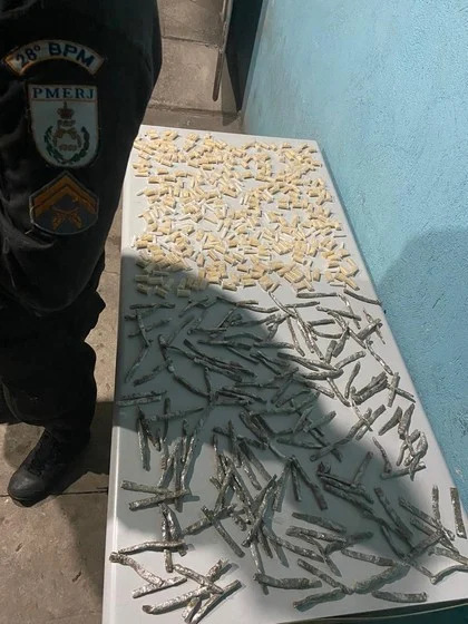 PM faz apreensão de drogas no bairro Minerlândia Volta Redonda