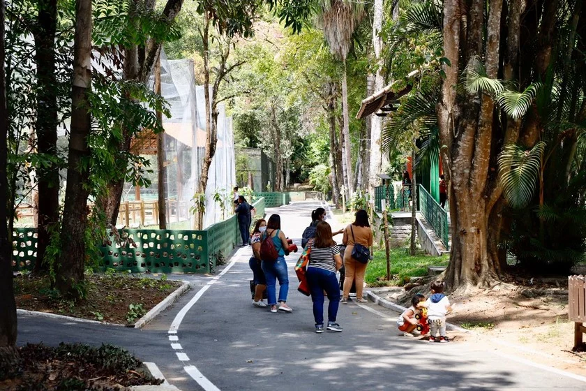 Zoológico de Volta Redonda atrai visitantes no feriado