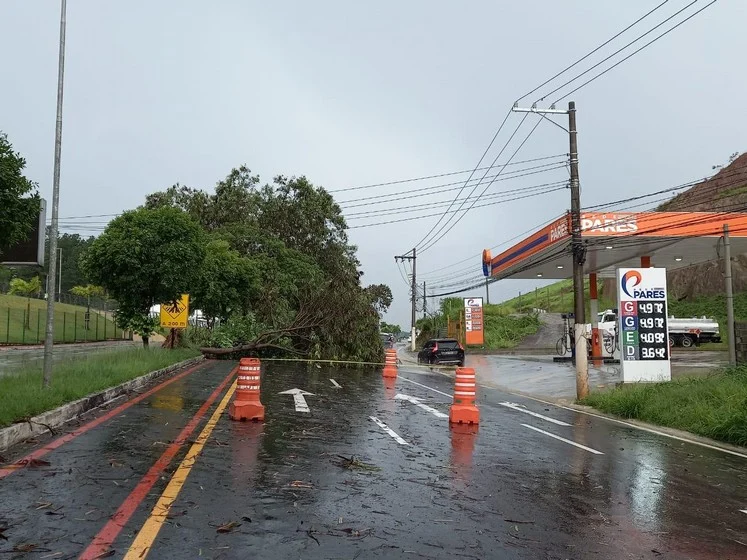 Chove o acumulado de 34 milímetros em Volta Redonda em duas horas.
