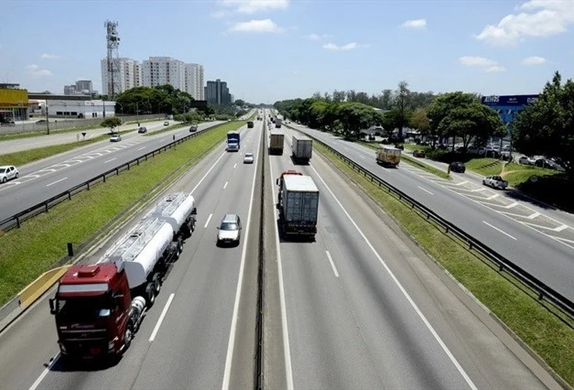 CCR NovaDutra recupera pavimento na região de Resende (RJ)