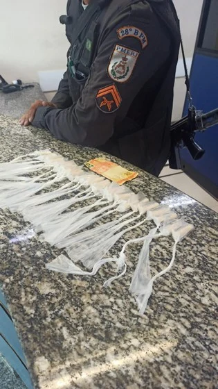 Em mais uma ação, PM faz apreensão de dois suspeitos por tráfico de drogas na Vila Elmira em Barra Mansa