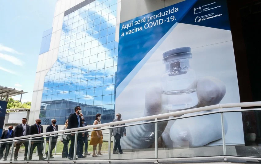 Governador visita centro de produção da vacina contra a Covid-19 com a presidente da Fiocruz