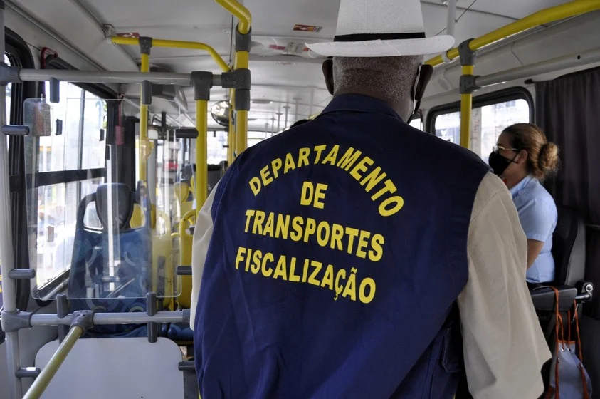 Secretaria de Ordem Pública realiza fiscalização em transporte coletivo e veículos irregulares