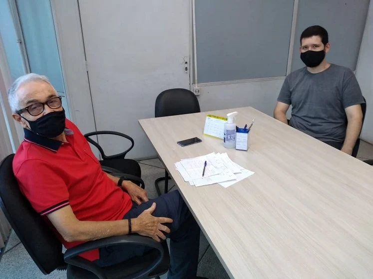 Secretário de Desenvolvimento Econômico recebe voltarredondense que criou tecnologia que reduz risco de trombose