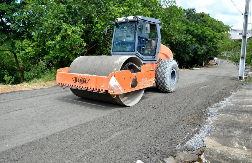 Prefeitura de Resende segue com obras de novo asfaltamento em ruas do bairro Parque Ipiranga
