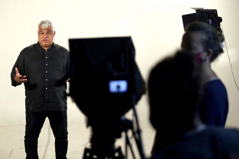 Professores da rede estadual gravam videoaulas de reforço para ensino on-line