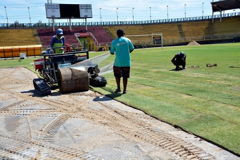 Gramado do Estádio da Cidadania é recuperado para receber jogos do Campeonato Carioca