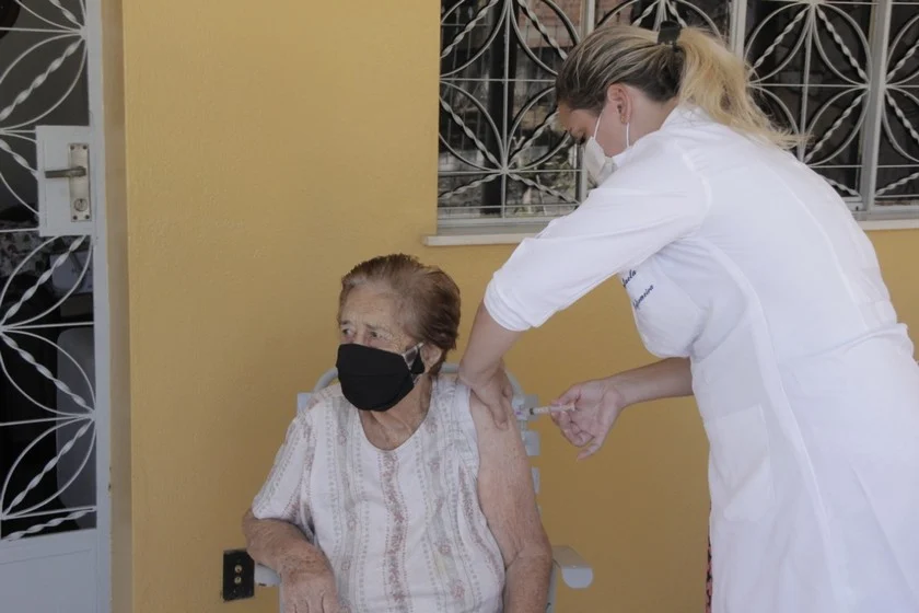 Nesta etapa os profissionais de saúde estão indo até às casas para atender o público-alvo
