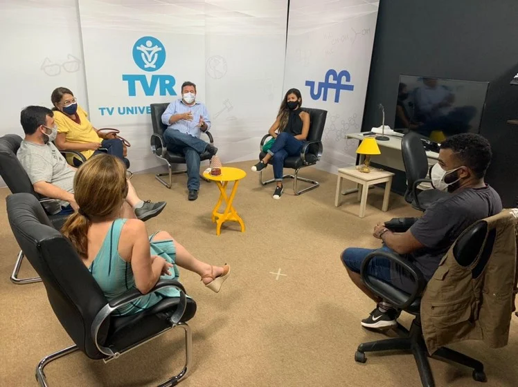 Reunião entre Coordenadoria da Juventude, SME e UFF debate desenvolvimento de projetos
